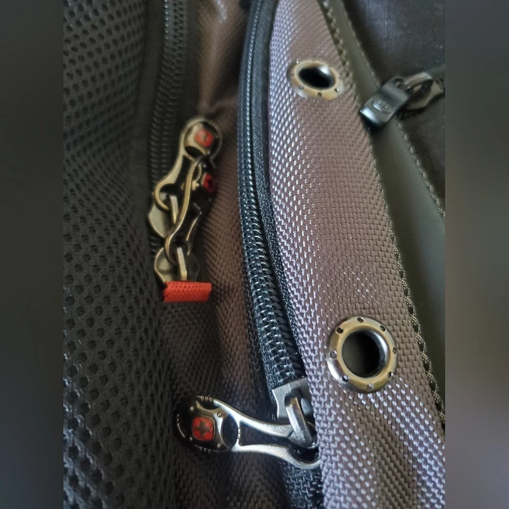 Swiss Gear Wenger Synergy Backpack Laptop Business Black & Gray 16